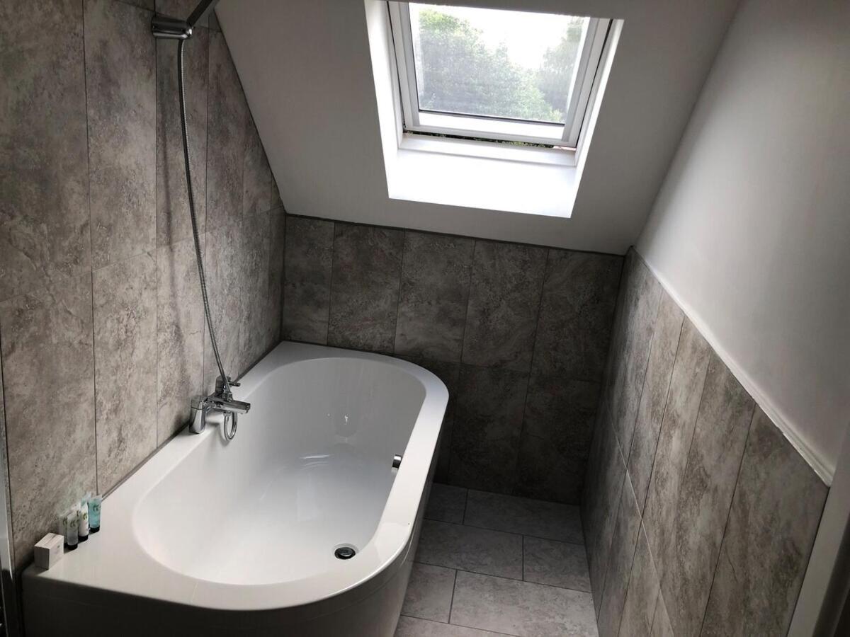 Hamilton Arms Suites Midhurst Oda fotoğraf