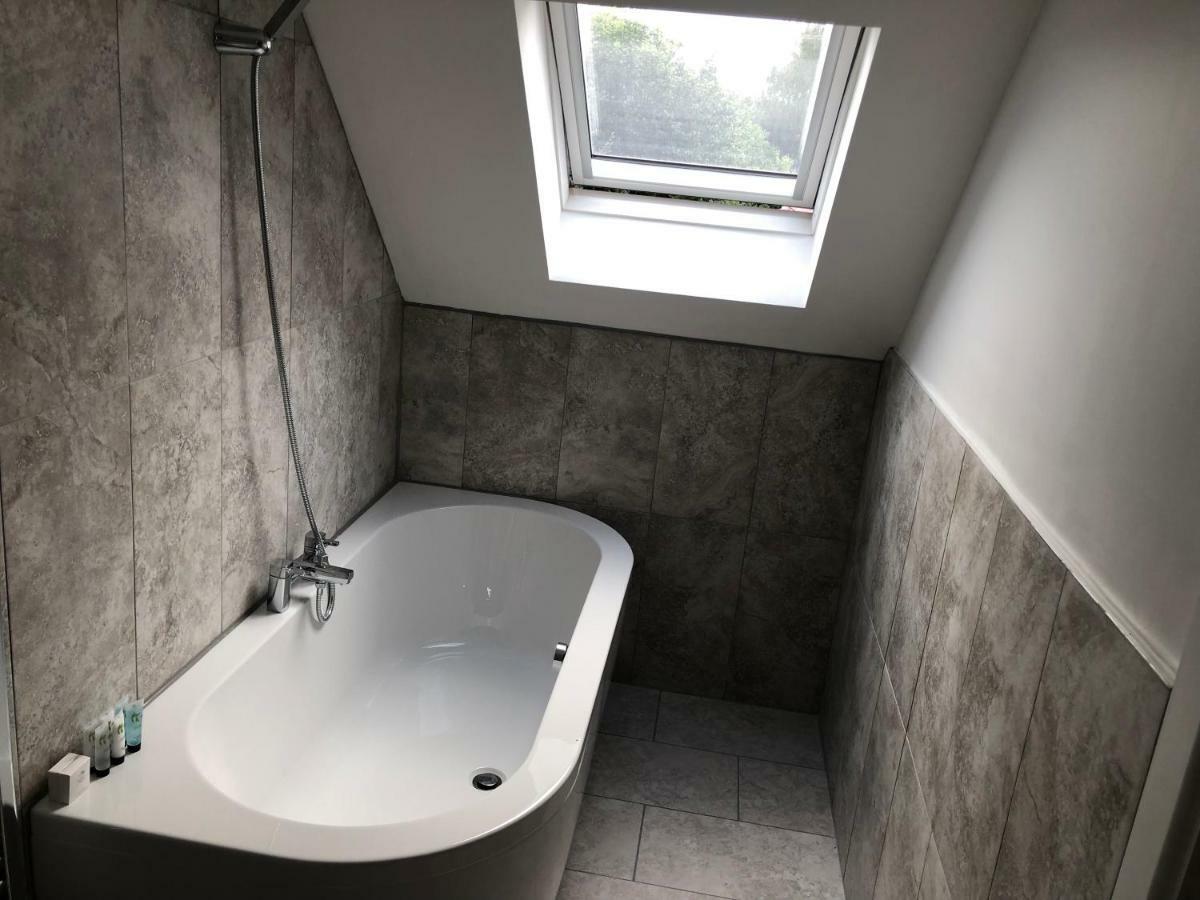 Hamilton Arms Suites Midhurst Dış mekan fotoğraf